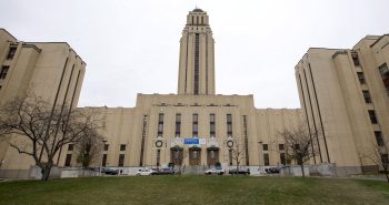 Le campus de l'Université de Montréal est vu le mardi 14 novembre 2017. L'Université de Montréal se tourne désormais vers l'hébergement intergénérationnel, une option appréciée des jeunes, mais plus difficile à implanter auprès des aînés. LA PRESSE CANADIENNE/Ryan Remiorz Le campus de l'Université de Montréal