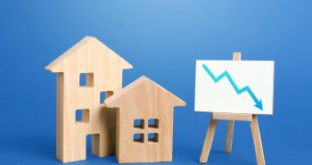 Oxford Economics predicts house price decline