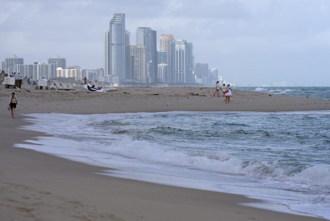 Snowbirds are scrambling to sell their homes in Florida