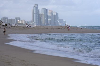 Snowbirds are scrambling to sell their homes in Florida